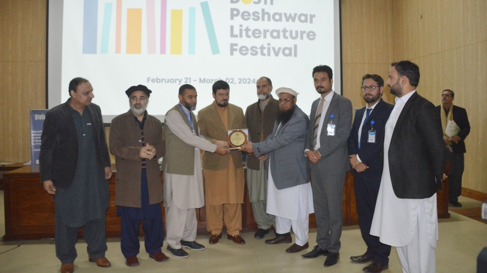 Vice Chancellor Prof Dr Muhammad Saleem presents a souvenir to the Chancellor University of Peshawar/ Governor Khyber Pakhtunkhwa Haji Ghulam Ali on the eve of observing International Education Day at SSAQ Hall, UoP